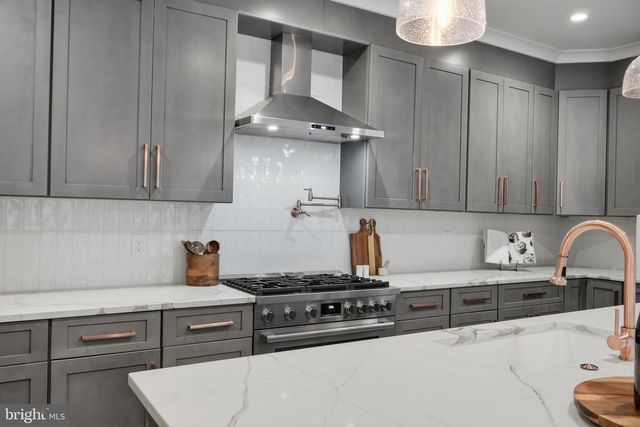 3740 KANAWHA ST NW, Washington, DC 20015