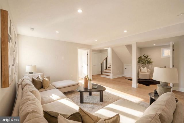 3740 KANAWHA ST NW, Washington, DC 20015