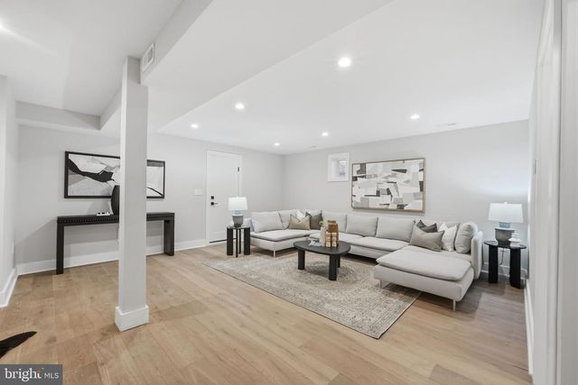 3740 KANAWHA ST NW, Washington, DC 20015