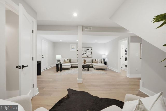 3740 KANAWHA ST NW, Washington, DC 20015