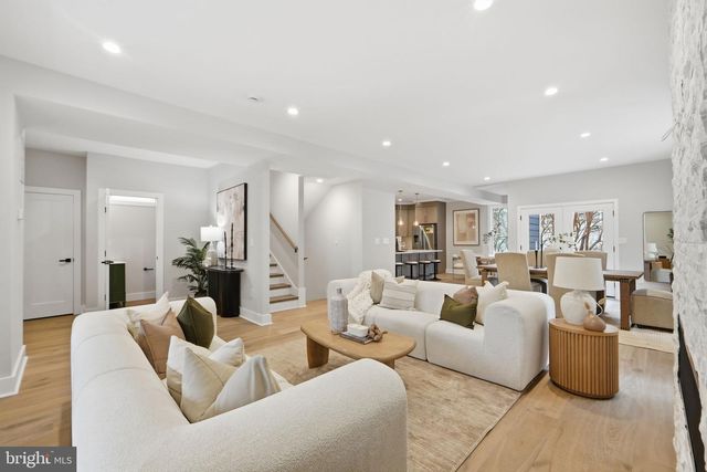 3740 KANAWHA ST NW, Washington, DC 20015