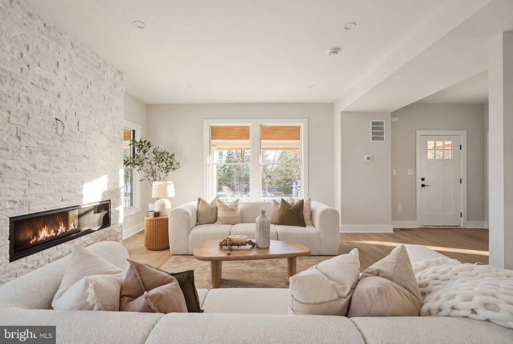 3740 KANAWHA ST NW, Washington, DC 20015