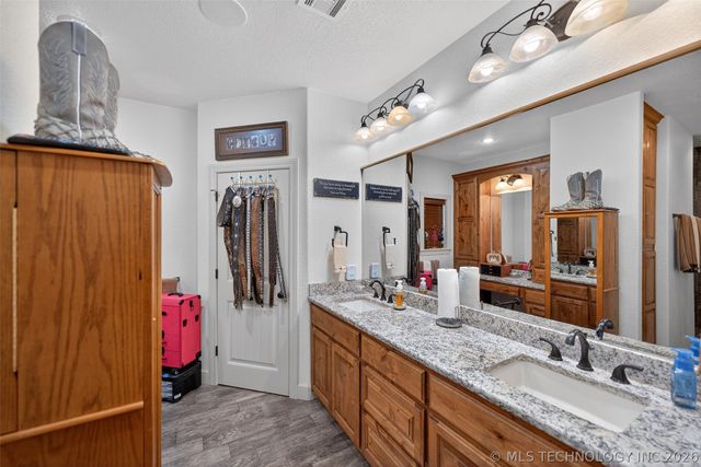 3284 Old Hwy 20 E, Pryor, OK 74361