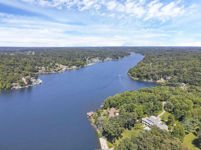 1176 Apple Valley Drive, Howard, OH 43028