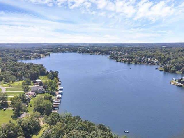 1176 Apple Valley Drive, Howard, OH 43028