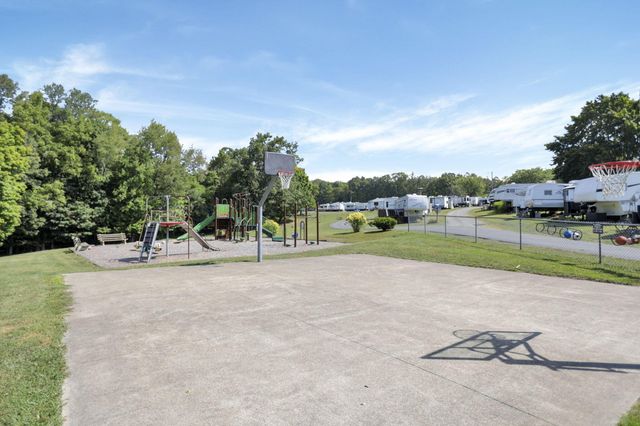 1176 Apple Valley Drive, Howard, OH 43028