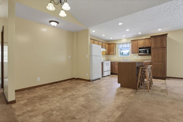 1176 Apple Valley Drive, Howard, OH 43028