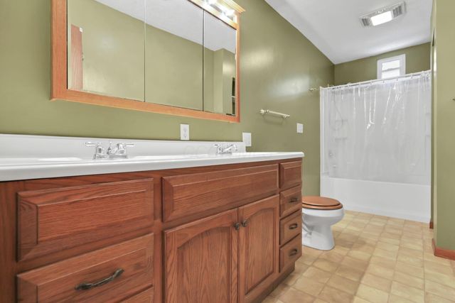 1176 Apple Valley Drive, Howard, OH 43028