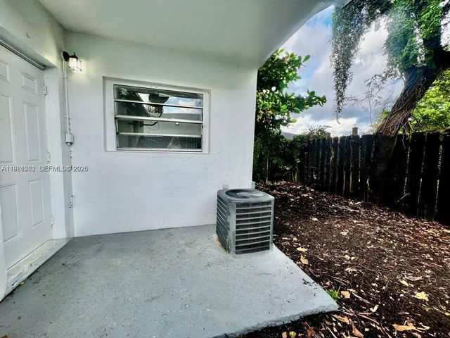 1601 NW 50th St, Miami, FL 33142