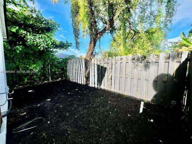 1601 NW 50th St, Miami, FL 33142