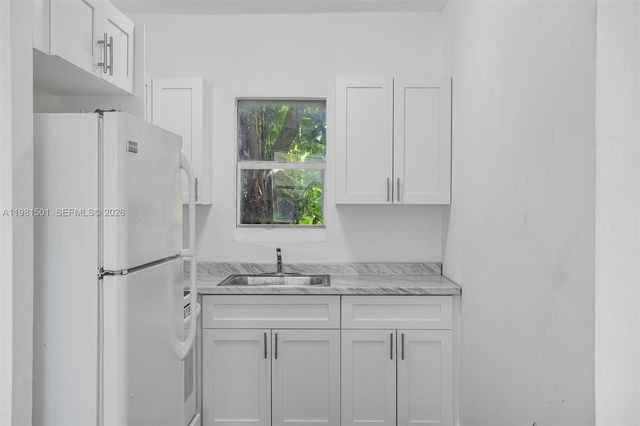 1601 NW 50th St, Miami, FL 33142