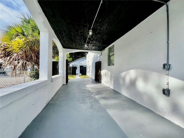 1601 NW 50th St, Miami, FL 33142