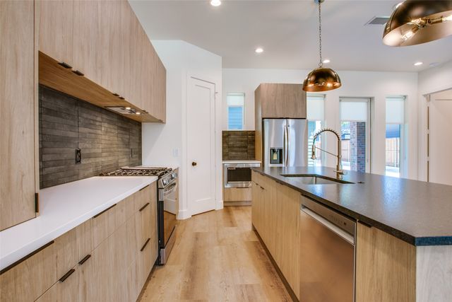 400 N Denver Street, Dallas, TX 75203