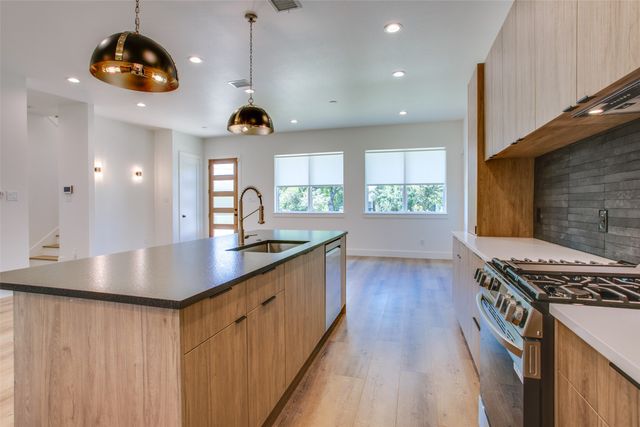 400 N Denver Street, Dallas, TX 75203