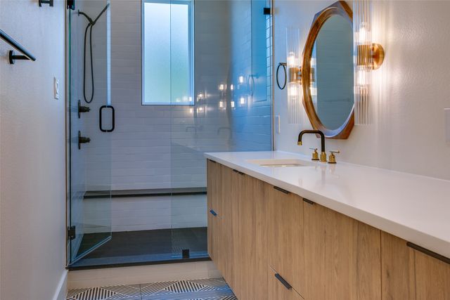 400 N Denver Street, Dallas, TX 75203