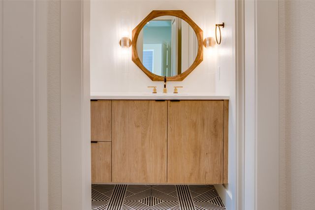 400 N Denver Street, Dallas, TX 75203