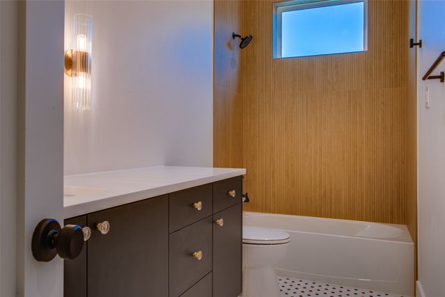 400 N Denver Street, Dallas, TX 75203