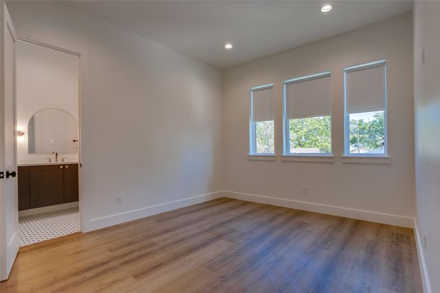 400 N Denver Street, Dallas, TX 75203