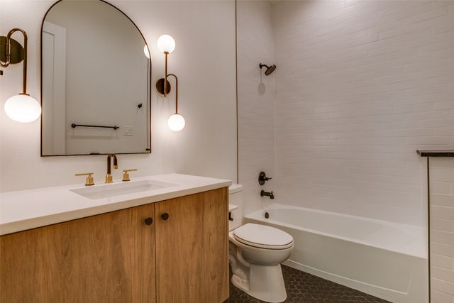 400 N Denver Street, Dallas, TX 75203