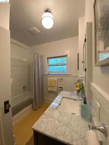 5264 Locksley Ave, Oakland, CA 94618