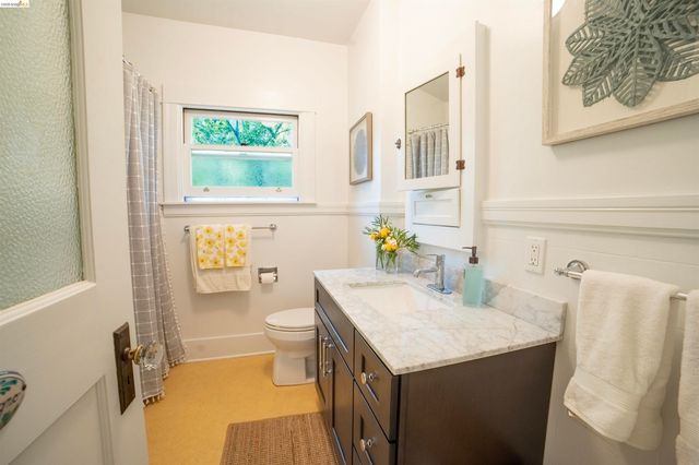 5264 Locksley Ave, Oakland, CA 94618