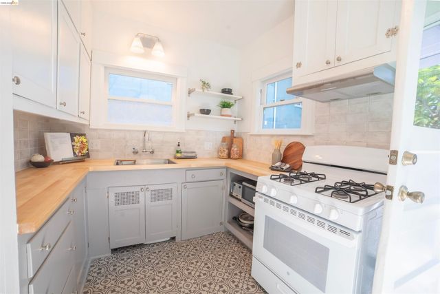 5264 Locksley Ave, Oakland, CA 94618