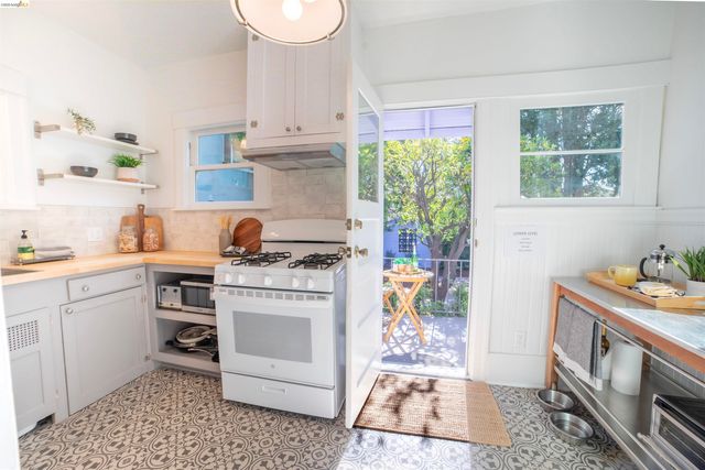 5264 Locksley Ave, Oakland, CA 94618