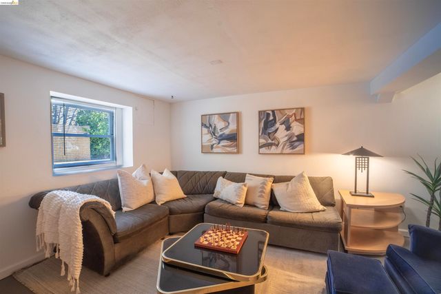 5264 Locksley Ave, Oakland, CA 94618