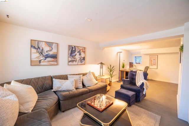 5264 Locksley Ave, Oakland, CA 94618