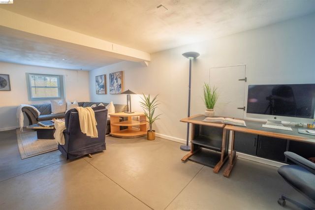 5264 Locksley Ave, Oakland, CA 94618