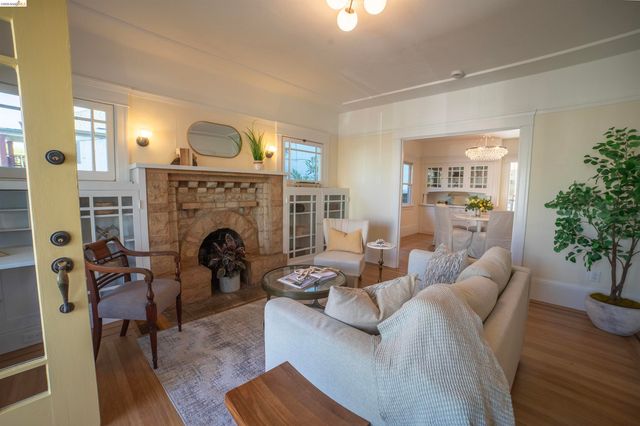 5264 Locksley Ave, Oakland, CA 94618