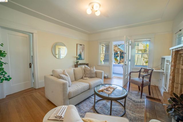 5264 Locksley Ave, Oakland, CA 94618