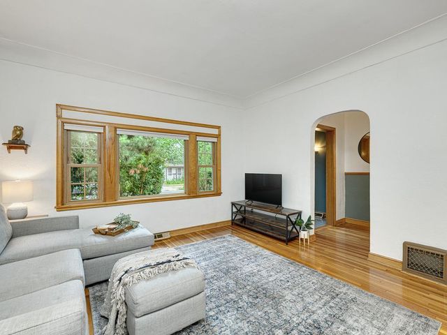 1510 2nd Street NE, Minneapolis, MN 55413