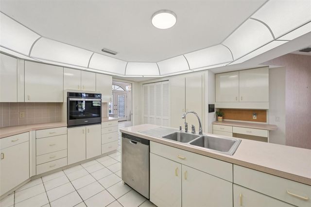 1146 WYETH DRIVE, Nokomis, FL 34275