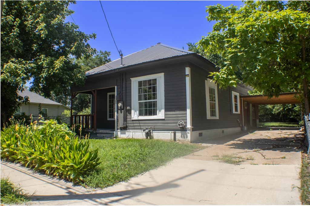 1106 6th Street SE, Paris, TX 75460