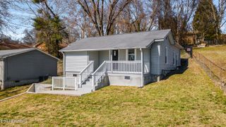 902 McAdoo St, Clinton, TN 37716