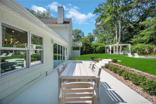 9 Pine Tree Road, Southampton, NY 11968