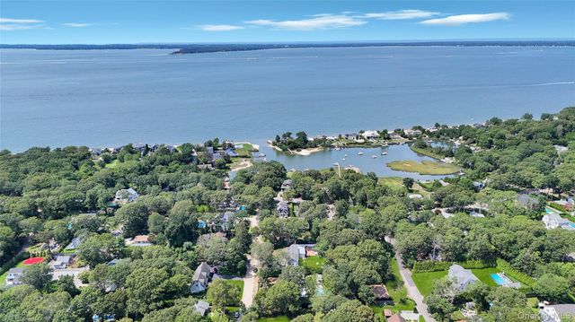 9 Pine Tree Road, Southampton, NY 11968