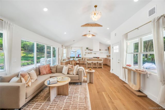 9 Pine Tree Road, Southampton, NY 11968