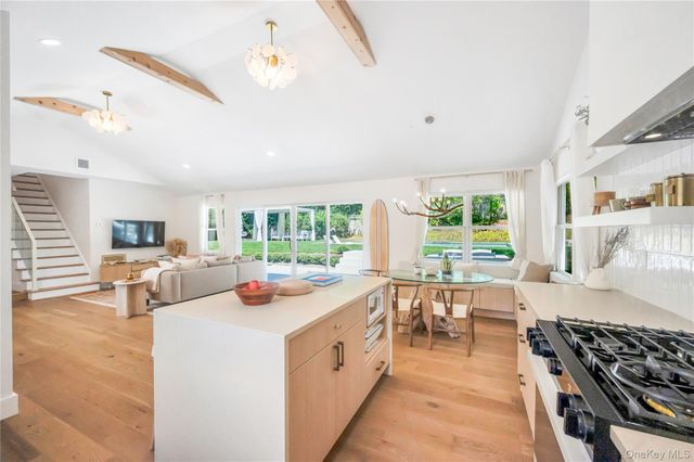 9 Pine Tree Road, Southampton, NY 11968