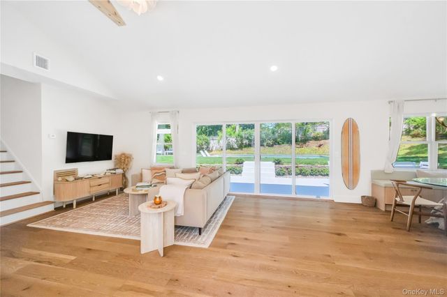 9 Pine Tree Road, Southampton, NY 11968