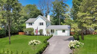 9 Pine Tree Road, Southampton, NY 11968