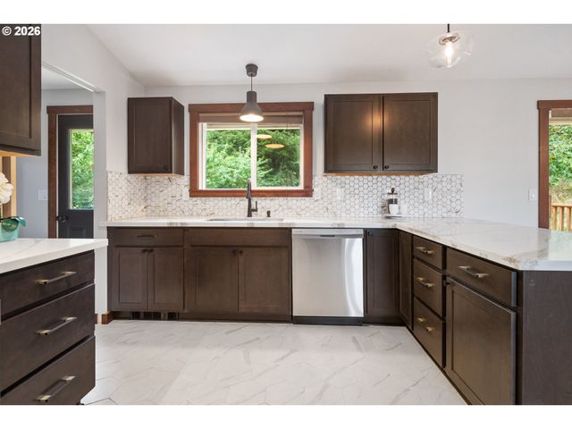 650 MARVIN Rd, Tillamook, OR 97141