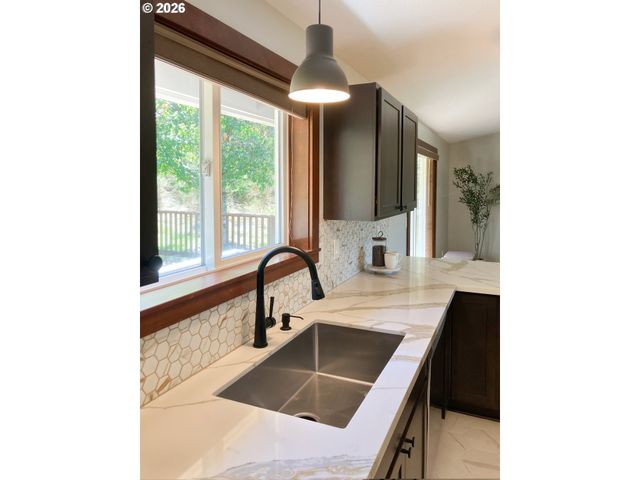 650 MARVIN Rd, Tillamook, OR 97141