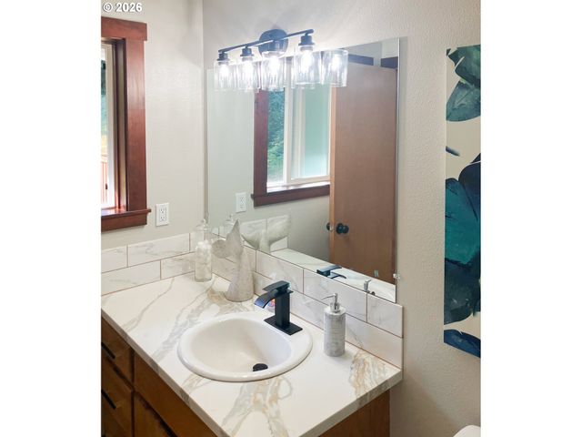 650 MARVIN Rd, Tillamook, OR 97141