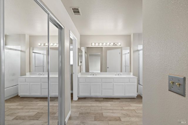 1740 Gateway Dr, Vallejo, CA 94589