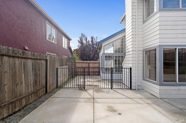 1740 Gateway Dr, Vallejo, CA 94589