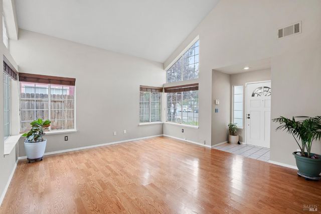 1740 Gateway Dr, Vallejo, CA 94589