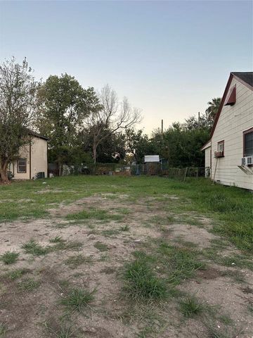 6711 Eastwood Street, Houston, TX 77021