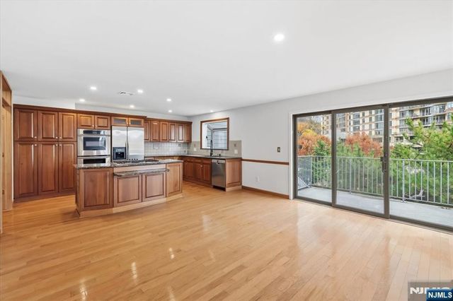 9B Cove Lane, North Bergen, NJ 07047